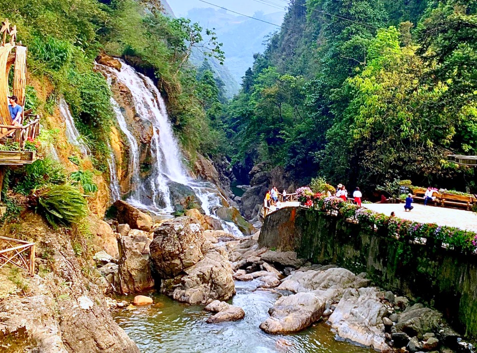 Thác Cát Cát, nơi thần tiên thường xuống dạo chơi - Top7vietnam