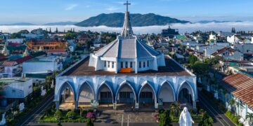 Ngắm kiến trúc độc đáo của nhà thờ Bảo Lộc